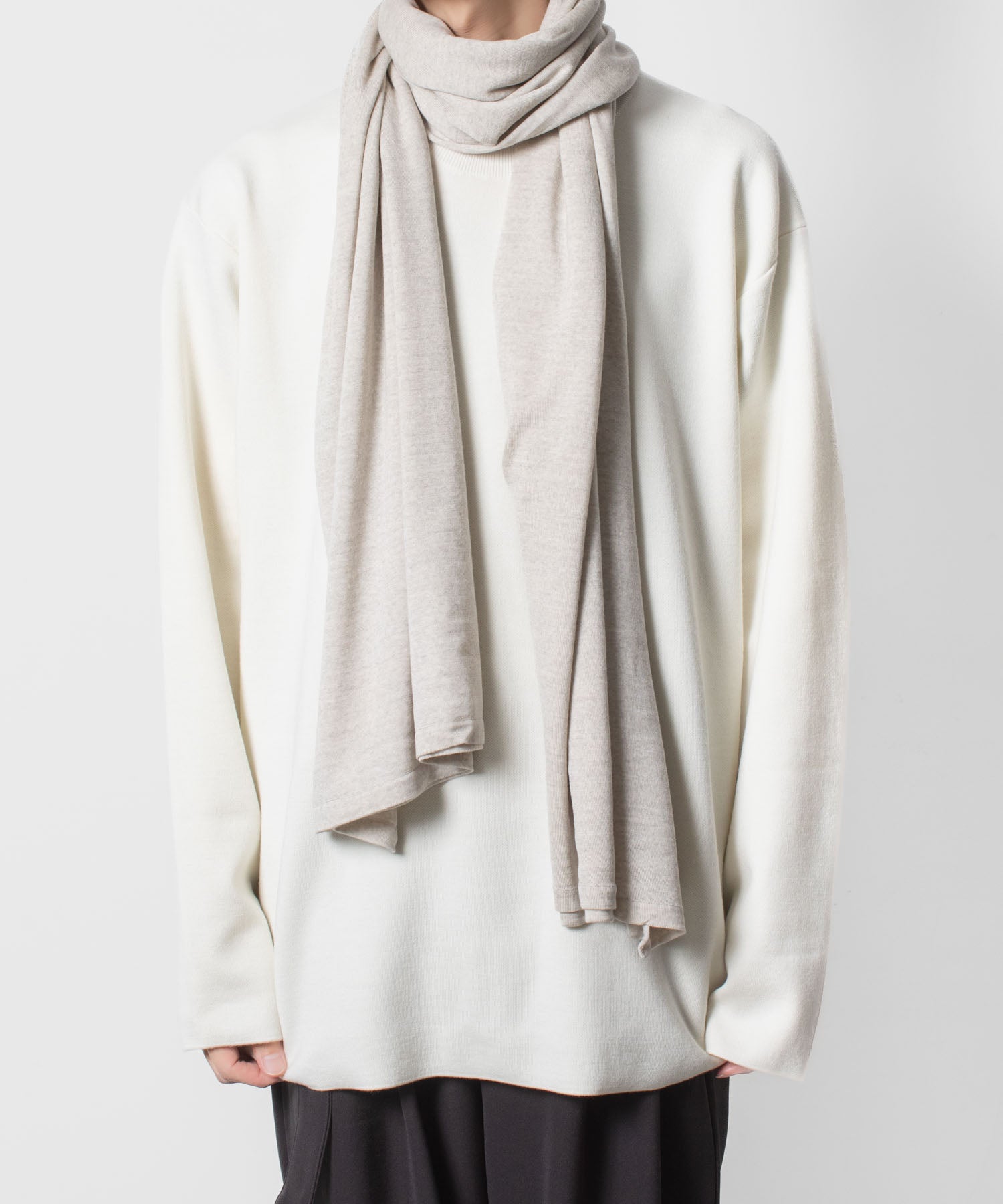 ATTACHMENT アタッチメント × JOHN SMEDLEYの× JOHN SMEDLEY MERINO EXTRAFINE WIDE STOLE - OFF WHITEの公式通販サイトsession福岡セレクトショップ