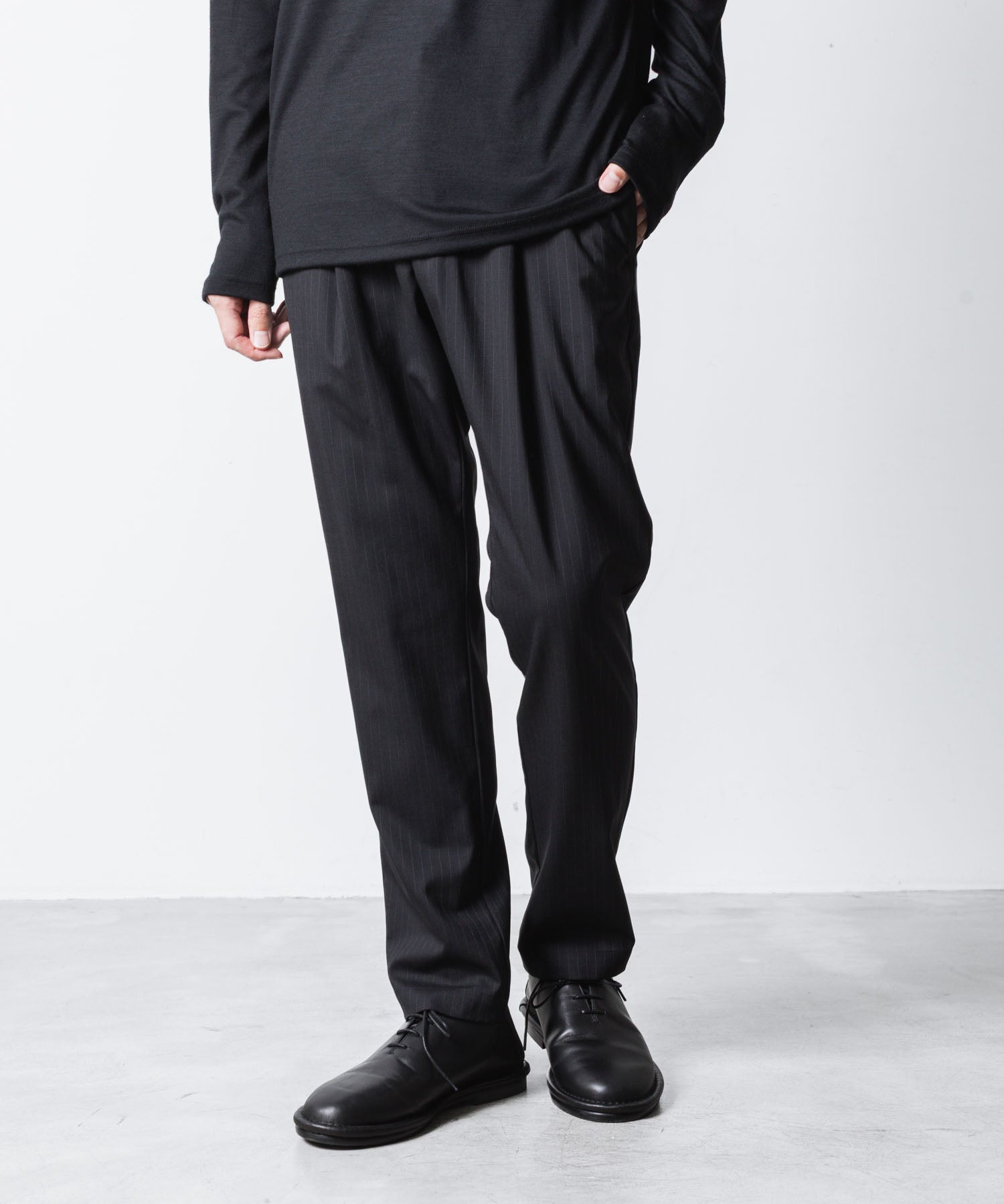 ATTACHMENT アタッチメントのT/W/SI STRETCH GABARDINE REGULAR FIT EASY TROUSERS - S.BLACKの公式通販サイトsession福岡セレクトショップ