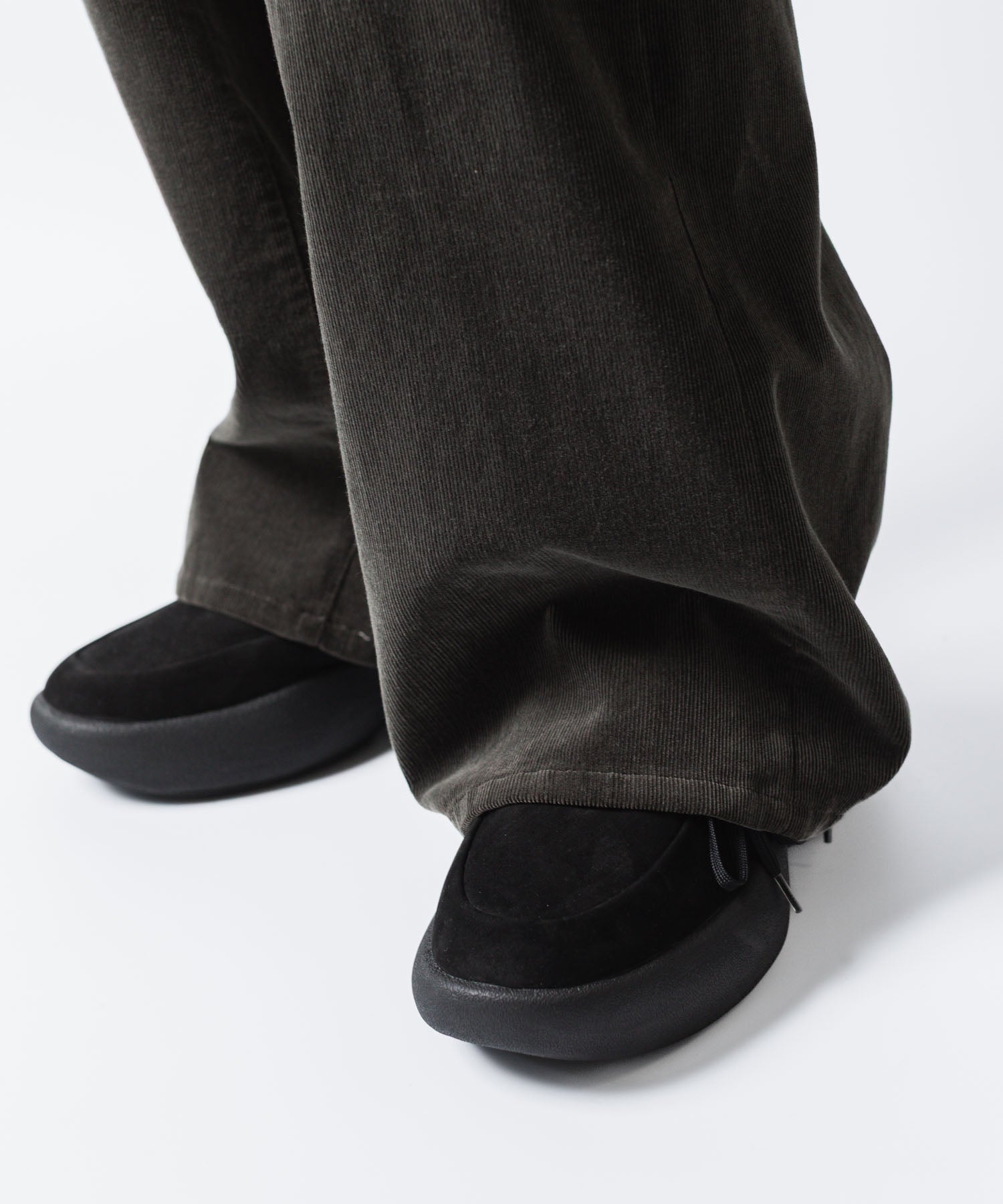 VEIN ヴェインのCOW LEATHER NUBUCK OVAL SOLE  TRAINER - BLACKの公式通販サイトsession福岡セレクトショップ