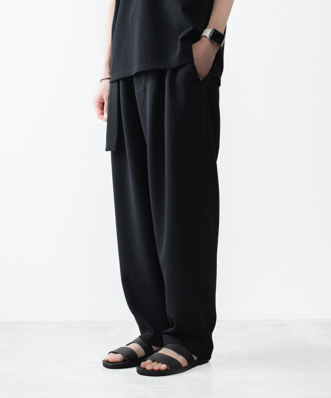 ATTACHMENT アタッチメントのPE STRETCH DOUBLE CLOTH BELTED WIDE TAPERED TROUSERS - BLACKの公式通販サイトsession福岡セレクトショップ