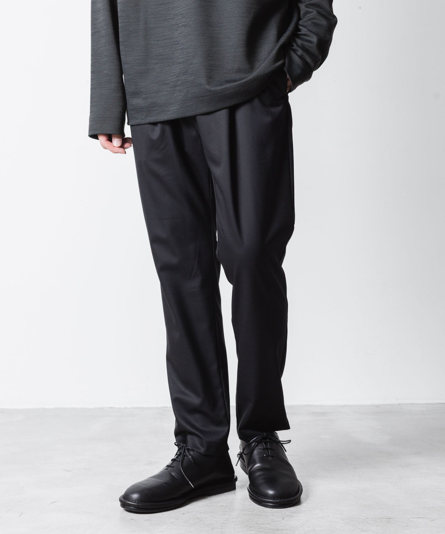 ATTACHMENT アタッチメントのT/W/SI STRETCH GABARDINE REGULAR FIT EASY TROUSERS - BLACKの公式通販サイトsession福岡セレクトショップ