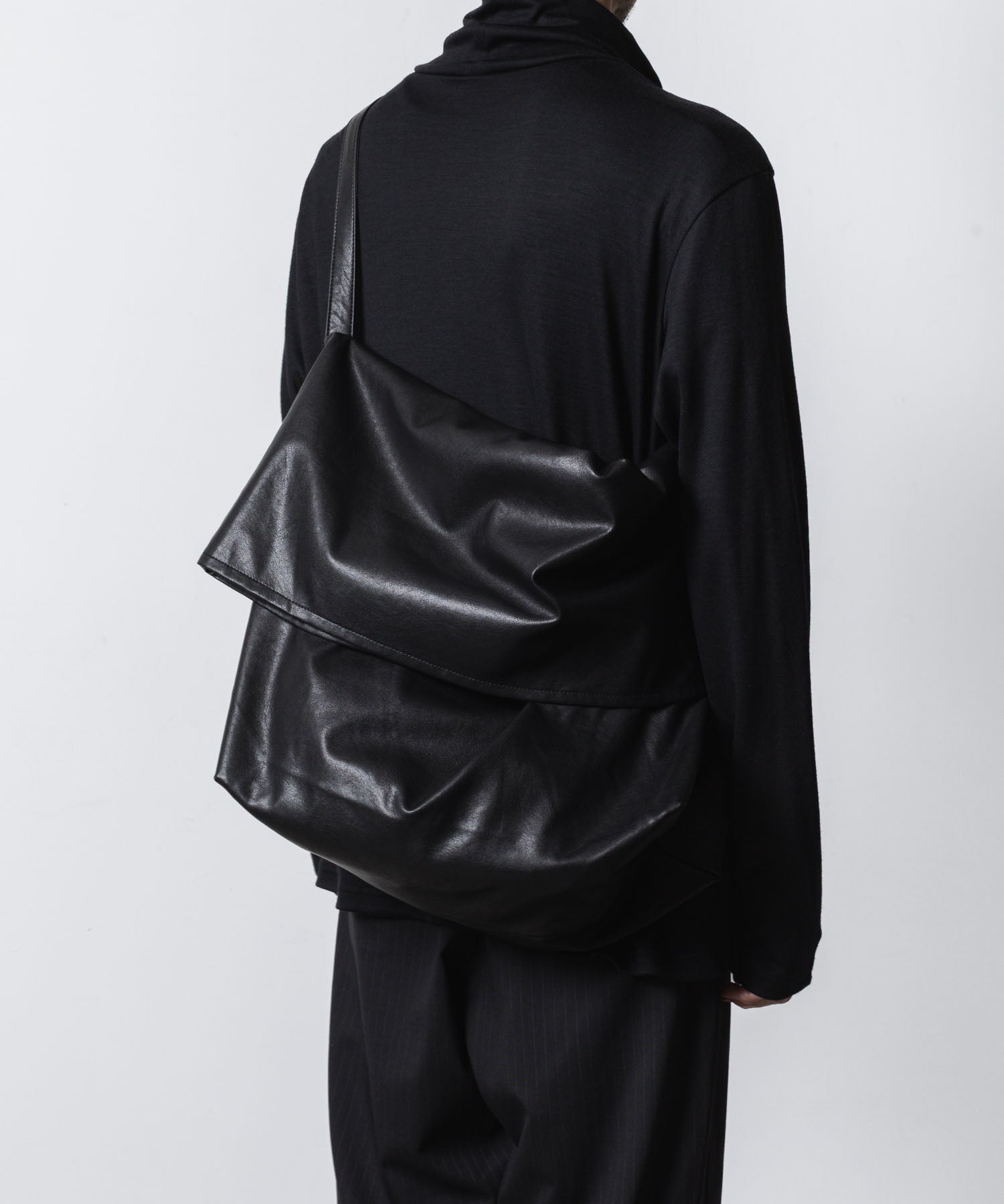 ATTACHMENT アタッチメントのSYNTHETIC LEATHER SHOULDER BAG - BLACKの公式通販サイトsession福岡セレクトショップ