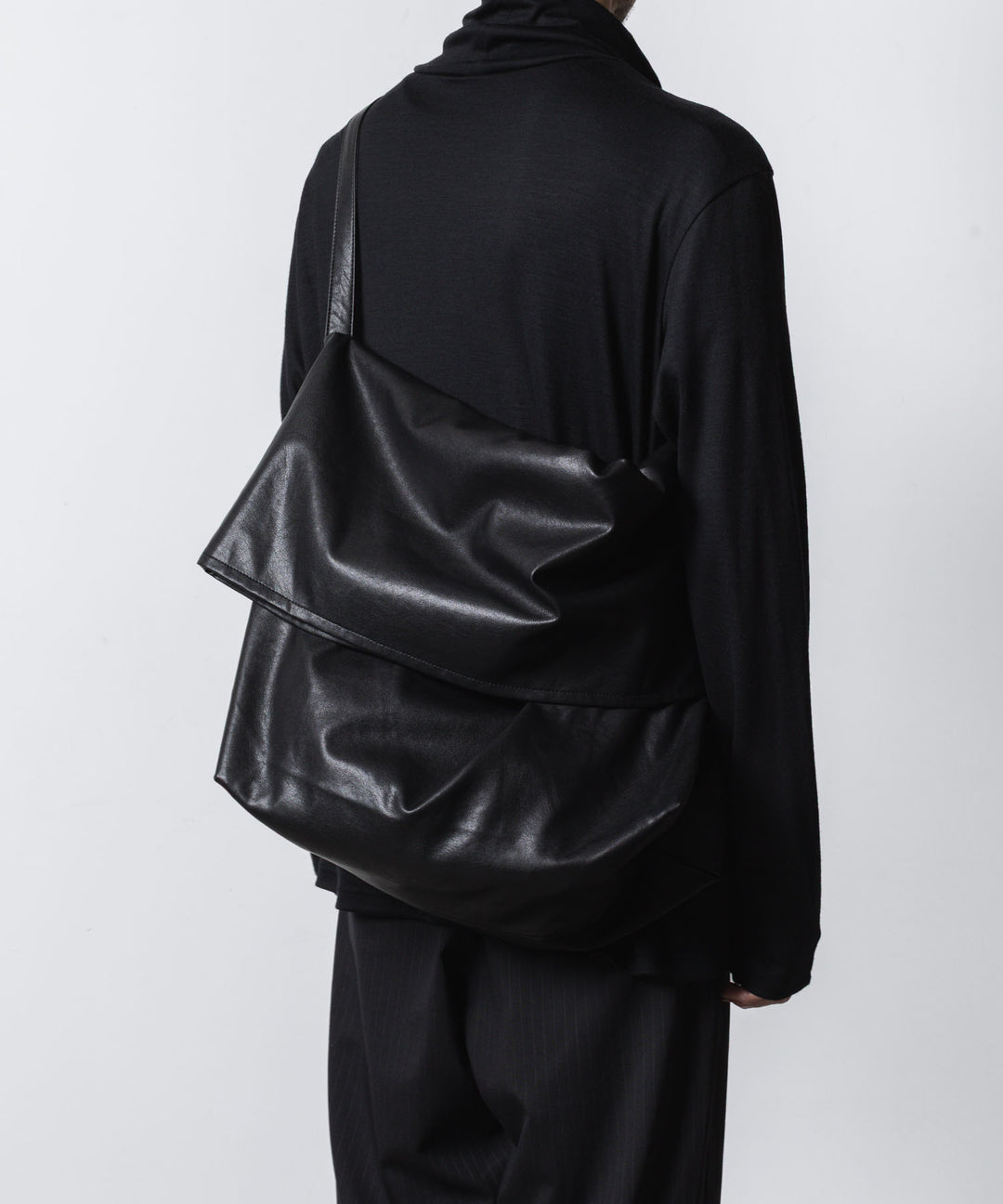 ATTACHMENT アタッチメントのSYNTHETIC LEATHER SHOULDER BAG - BLACKの公式通販サイトsession福岡セレクトショップ