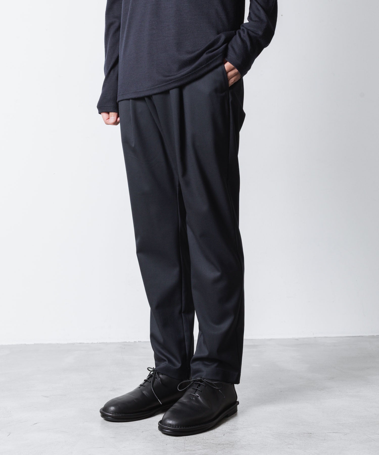ATTACHMENT アタッチメントのT/W/SI STRETCH GABARDINE REGULAR FIT EASY TROUSERS - D.NAVYの公式通販サイトsession福岡セレクトショップ