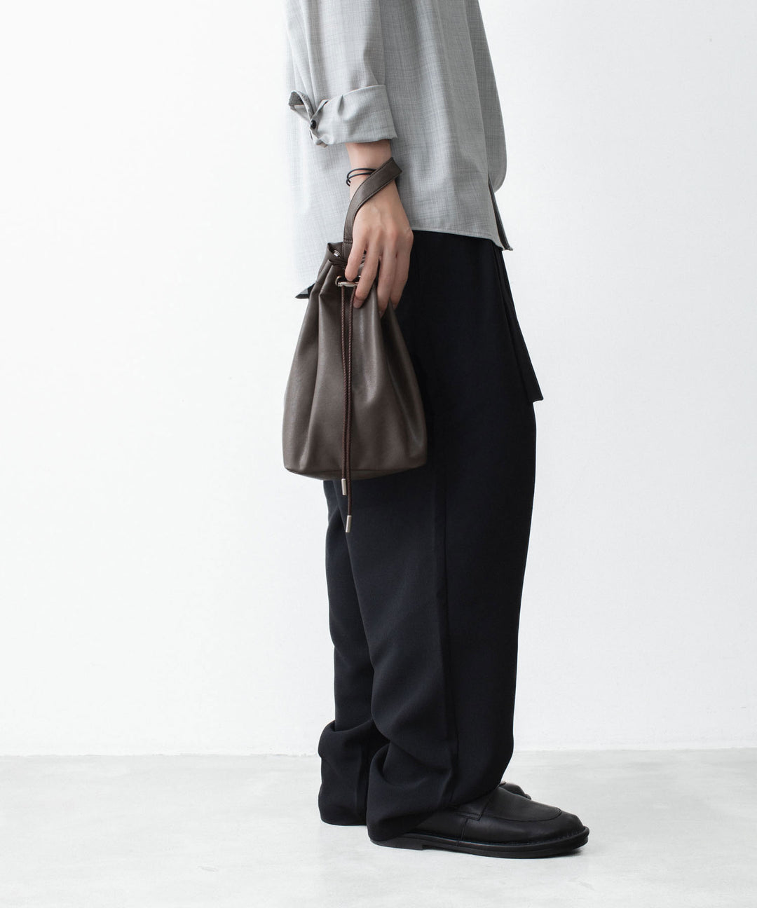 ATTACHMENT / EXCLUSIVE ITEMアタッチメントのSYNTHETIC LEATHER SMALL BUCKET BAG - D.BROWNの公式通販サイトsession福岡セレクトショップ