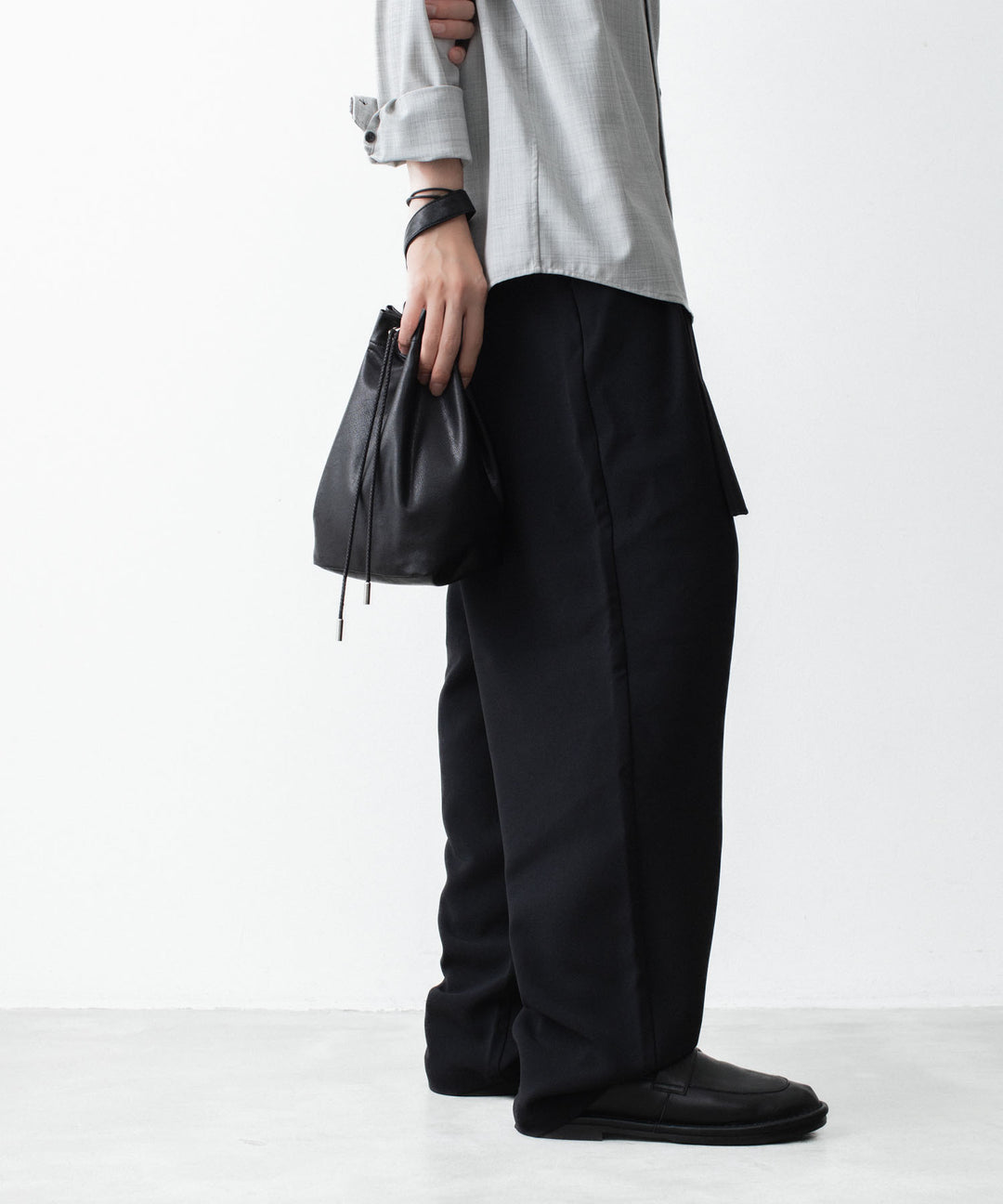 ATTACHMENT / EXCLUSIVE ITEMアタッチメントのSYNTHETIC LEATHER SMALL BUCKET BAG - BLACKの公式通販サイトsession福岡セレクトショップ