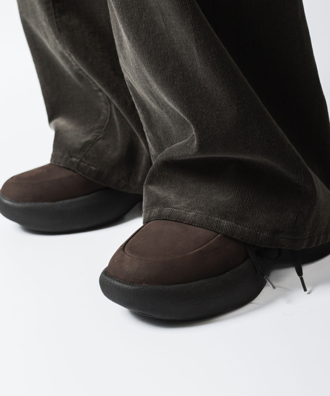 VEIN ヴェインのCOW LEATHER NUBUCK OVAL SOLE  TRAINER - BROWNの公式通販サイトsession福岡セレクトショップ