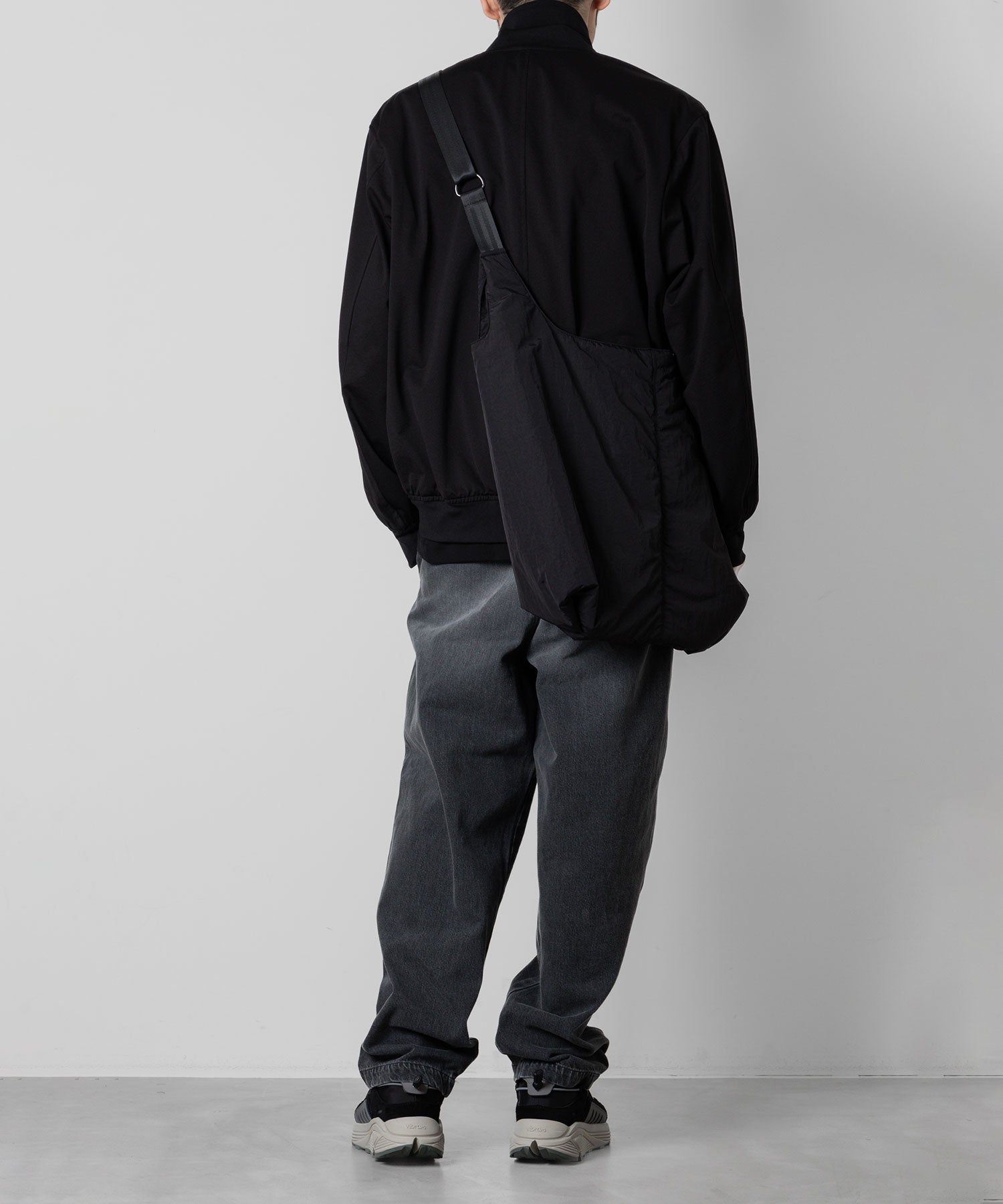 【ATTACHMENT】ATTACHMENT アタッチメントの11oz DENIM BELTED TAPERED FIT TROUSERS - BLACK 公式通販サイトsession福岡セレクトショップ