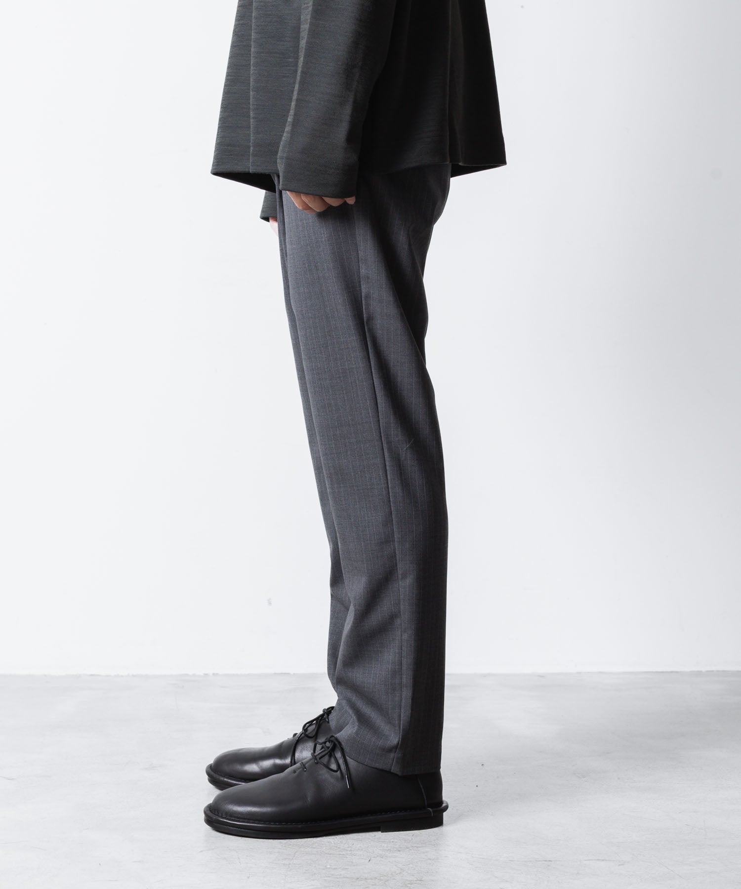 ATTACHMENT アタッチメントのT/W/SI STRETCH GABARDINE REGULAR FIT EASY TROUSERS - S.GRAYの公式通販サイトsession福岡セレクトショップ