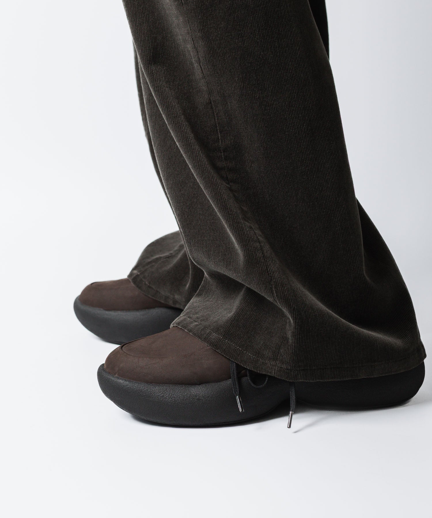 VEIN ヴェインのCOW LEATHER NUBUCK OVAL SOLE  TRAINER - BROWNの公式通販サイトsession福岡セレクトショップ