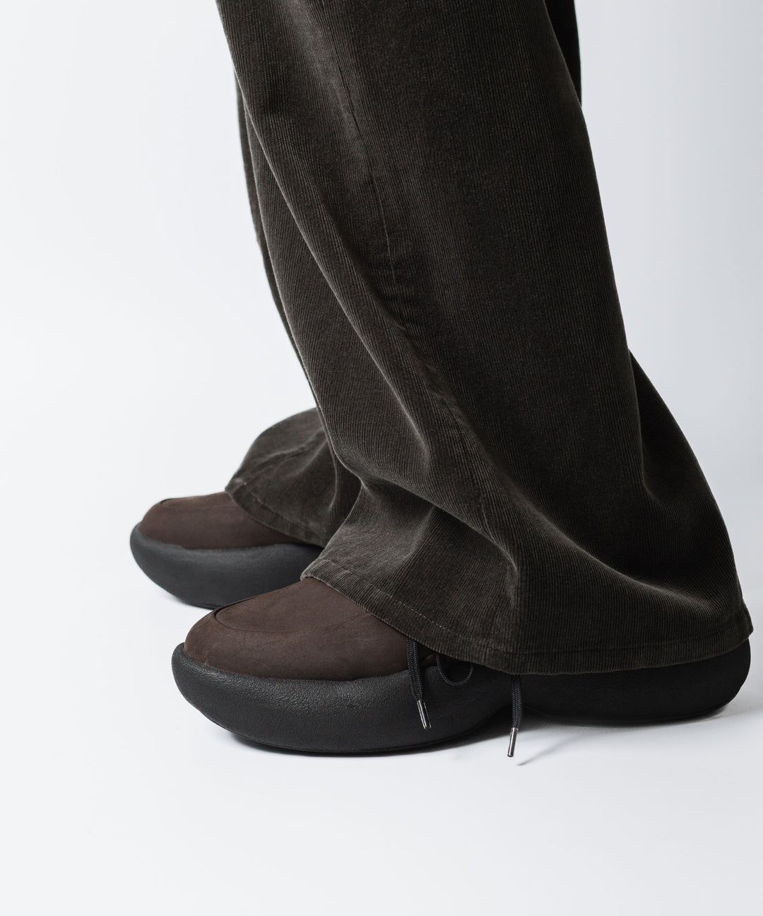 VEIN ヴェインのCOW LEATHER NUBUCK OVAL SOLE  TRAINER - BROWNの公式通販サイトsession福岡セレクトショップ