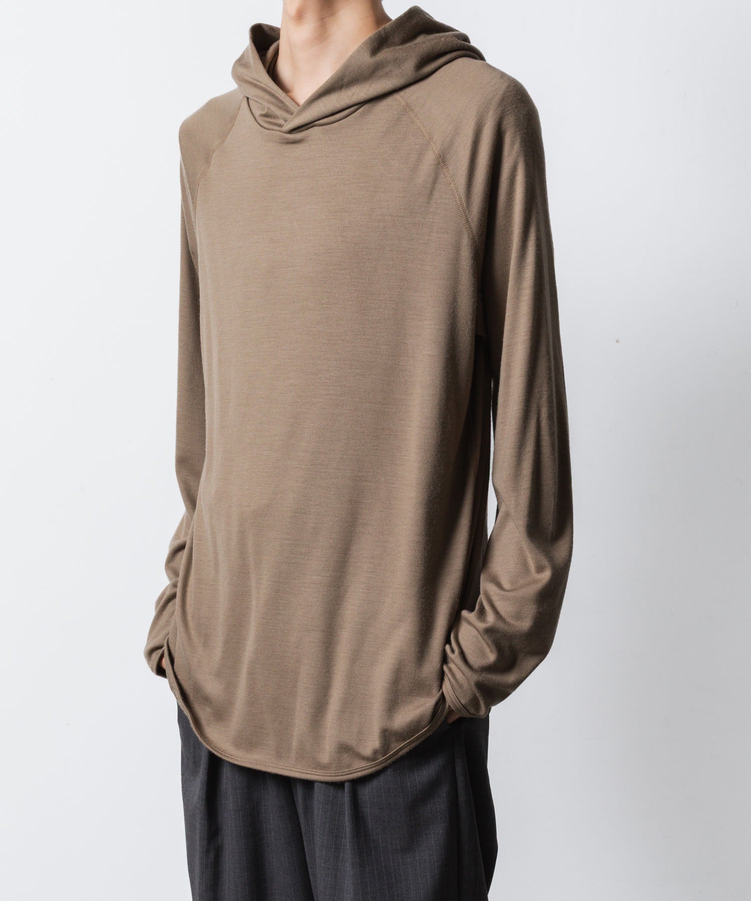 ATTACHMENT アタッチメントの1/60 WOOL SMOOTH HOODED PULLOVER - CAMELの公式通販サイトsession福岡セレクトショップ