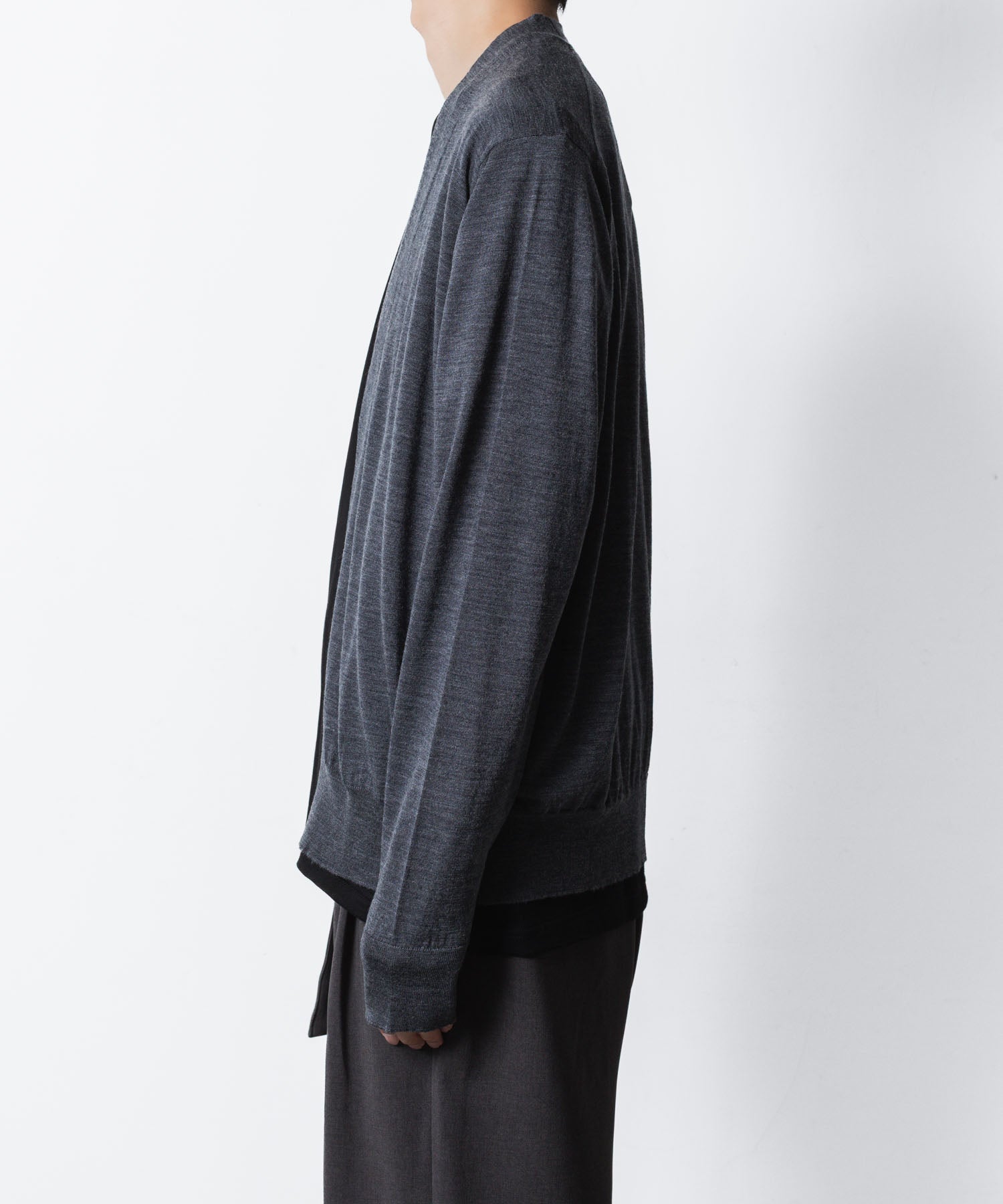 ATTACHMENT アタッチメント × JOHN SMEDLEYの× JOHN SMEDLEY MERINO EXTRAFINE BUTTONLESS V NECK CARDIGAN - D.GRAYの公式通販サイトsession福岡セレクトショップ
