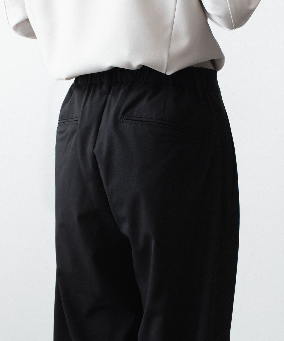 ATTACHMENT アタッチメントのWO/TA STRETCH TRO 1TUCK WIDE TROUSERS - BLACKの公式通販サイトsession福岡セレクトショップ
