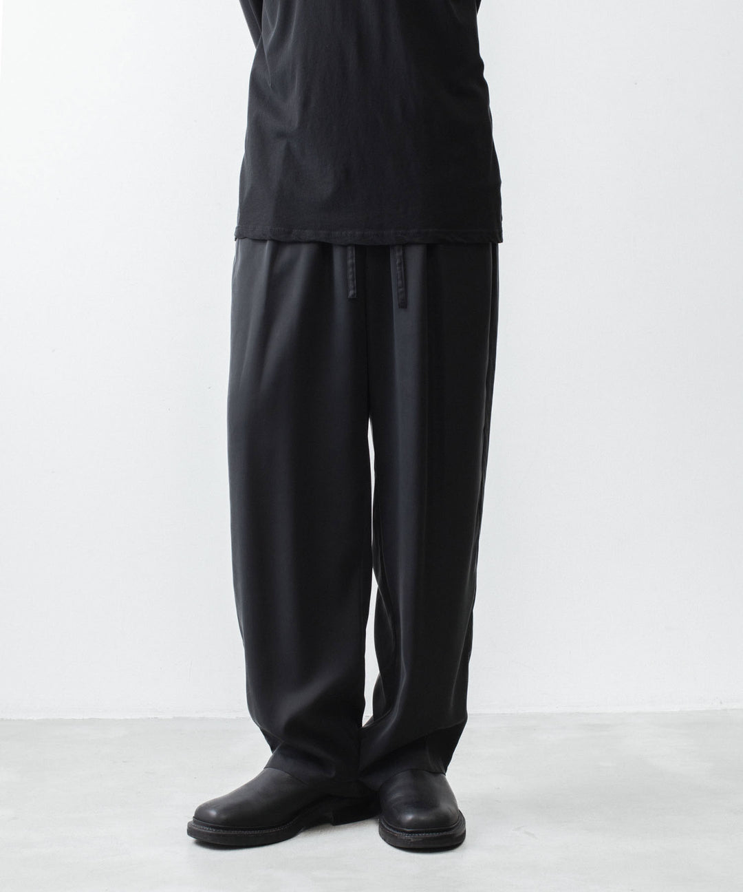 ATTACHMENT アタッチメントのCU/PE FIBRIL SATIN EASY TROUSERS - BLACKの公式通販サイトsession福岡セレクトショップ