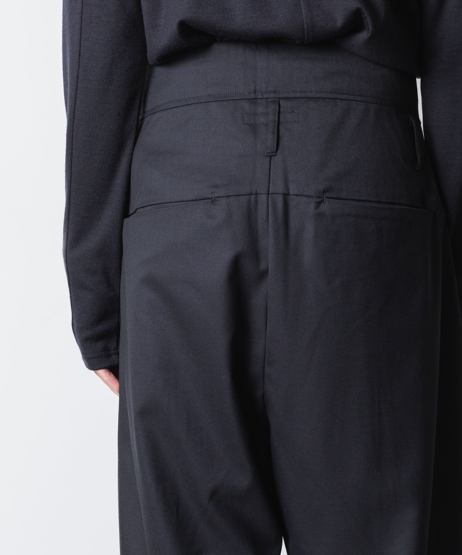 ATTACHMENT アタッチメントのT/W/SI STRETCH GABARDINE FLAP TROUSERS - D.NAVYの公式通販サイトsession福岡セレクトショップ