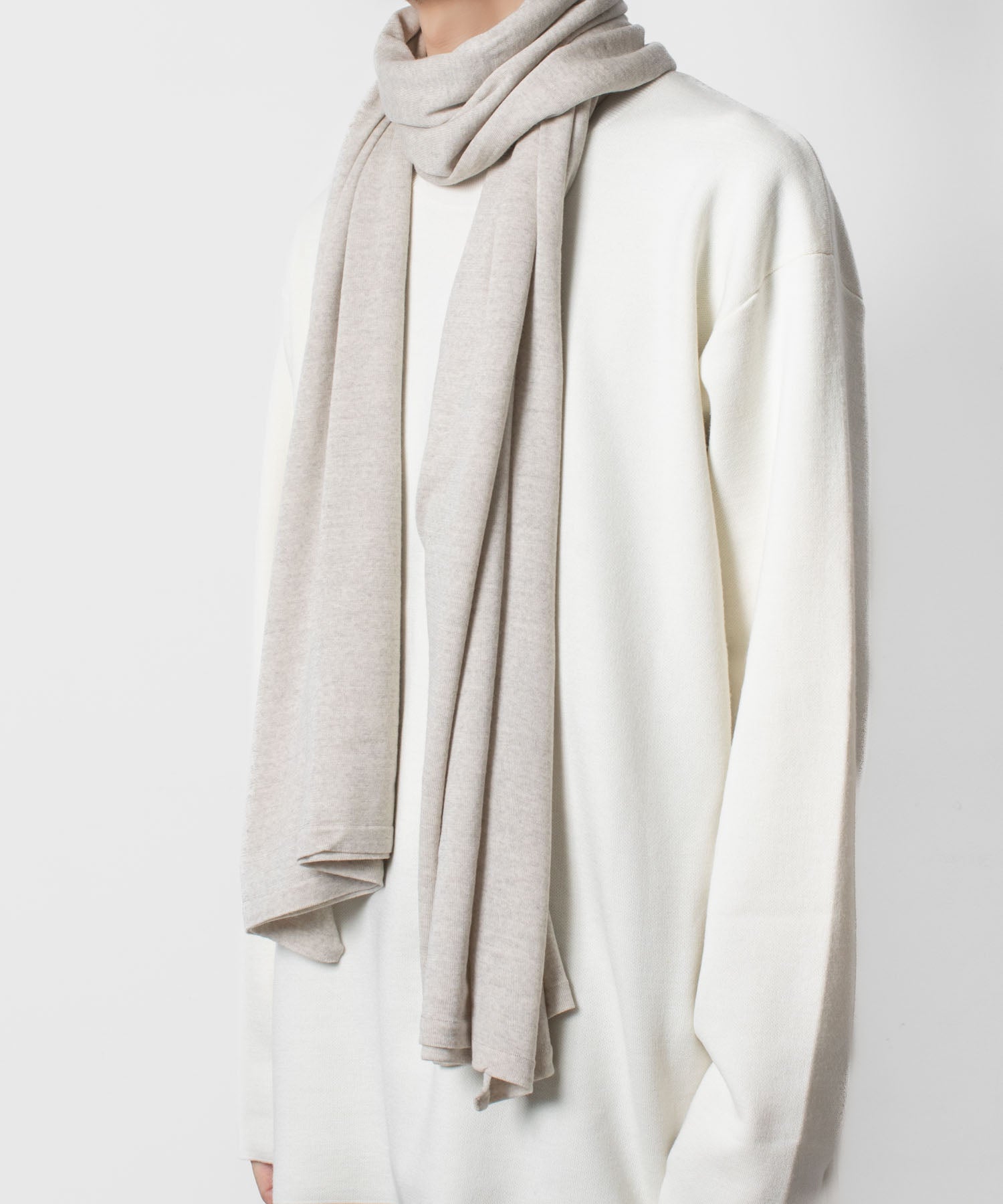 ATTACHMENT アタッチメント × JOHN SMEDLEYの× JOHN SMEDLEY MERINO EXTRAFINE WIDE STOLE - OFF WHITEの公式通販サイトsession福岡セレクトショップ