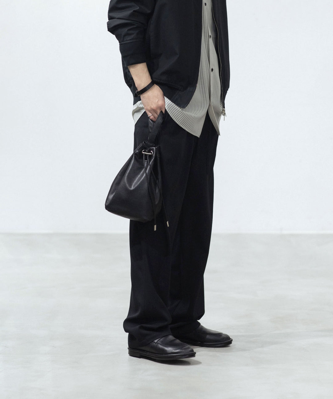 ATTACHMENT / EXCLUSIVE ITEMアタッチメントのSYNTHETIC LEATHER SMALL BUCKET BAG - BLACKの公式通販サイトsession福岡セレクトショップ