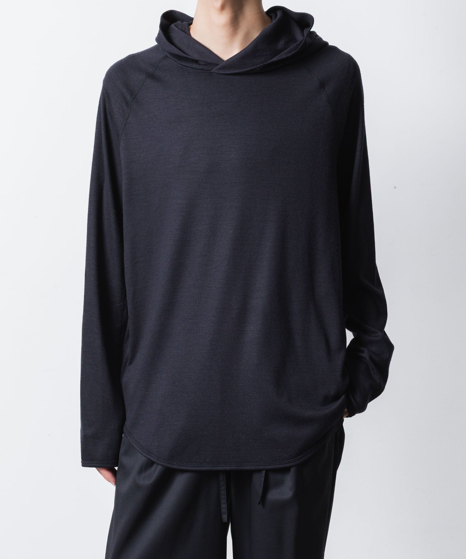 ATTACHMENT アタッチメントの1/60 WOOL SMOOTH HOODED PULLOVER - NAVYの公式通販サイトsession福岡セレクトショップ