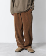 画像をギャラリービューアに読み込む, ATTACHMENT アタッチメントのFINX CO CORDUROY 1TUCK WIDE TROUSERS - CAMELの公式通販サイトsession福岡セレクトショップ
