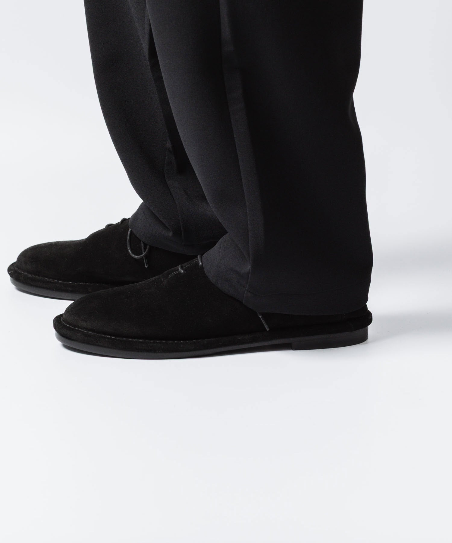 ATTACHMENT アタッチメントのCOW LEATHER SUEDE BABOUCHE - BLACKの公式通販サイトsession福岡セレクトショップ