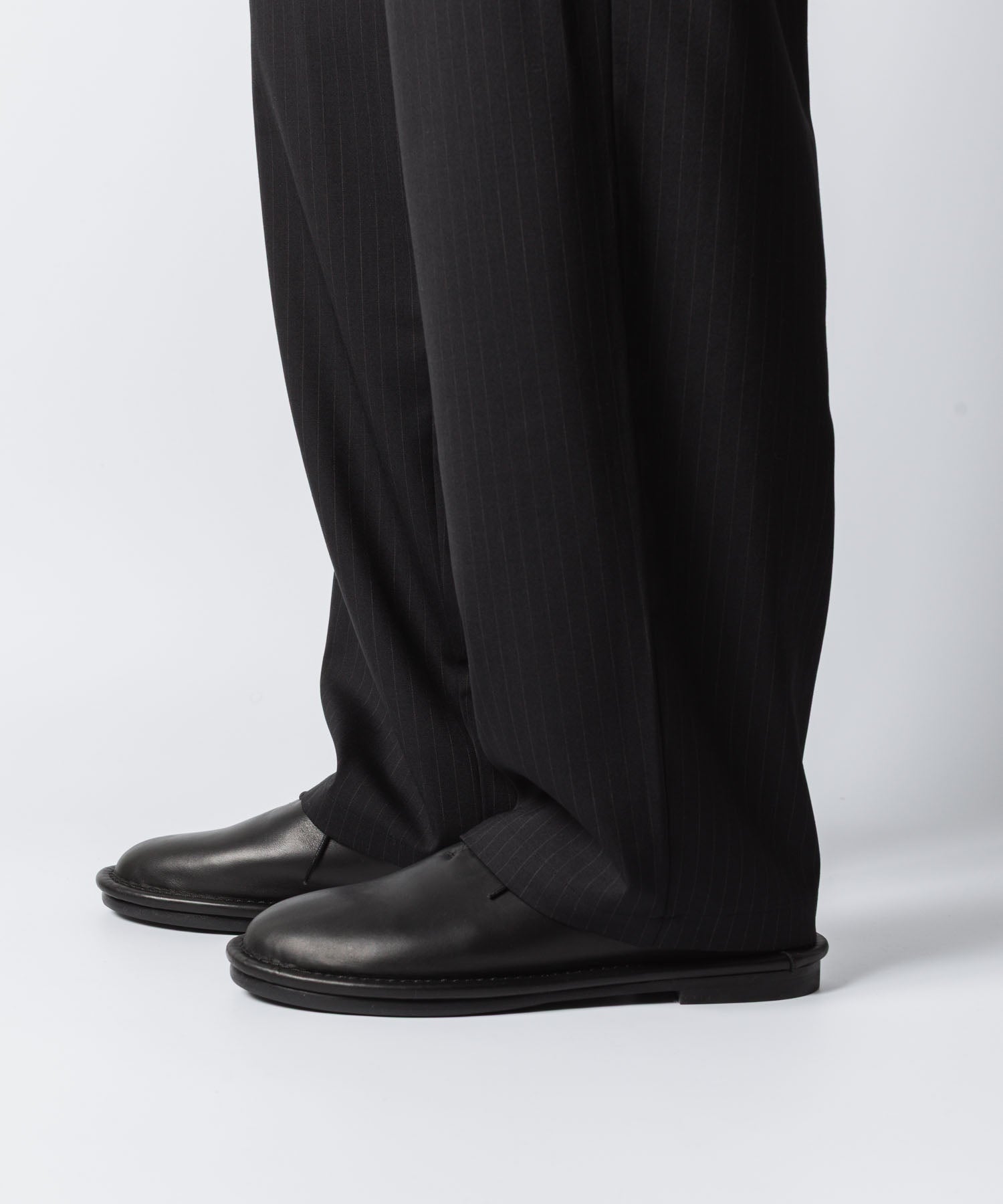 ATTACHMENT アタッチメントのCOW LEATHER BABOUCHE - BLACKの公式通販サイトsession福岡セレクトショップ