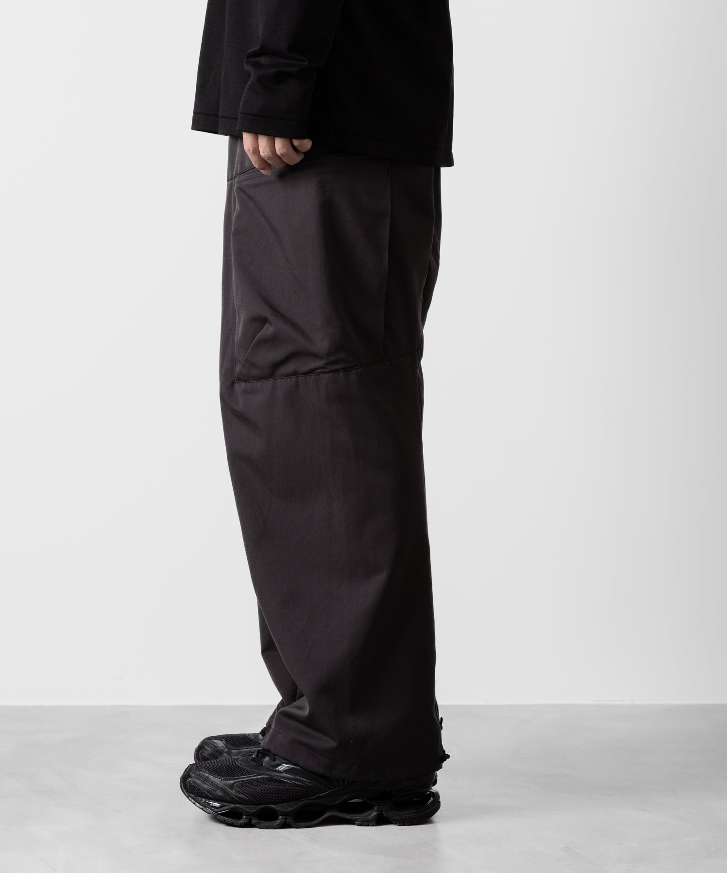 ATTACHMENT アタッチメントのNY/CO TWILL WIDE CARGO TROUSERS - D.GRAY 公式通販サイトsession福岡セレクトショップ