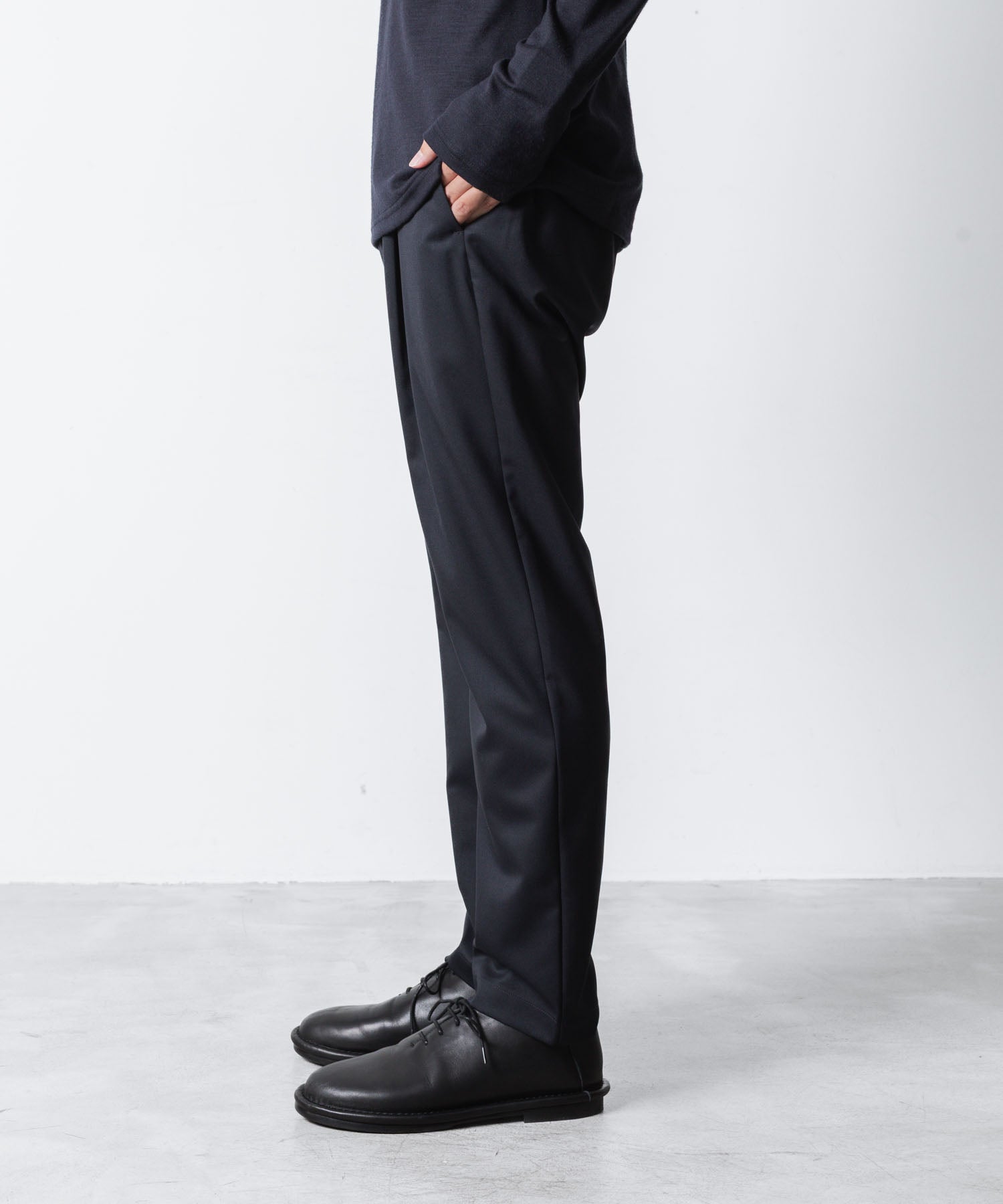 ATTACHMENT アタッチメントのT/W/SI STRETCH GABARDINE REGULAR FIT EASY TROUSERS - D.NAVYの公式通販サイトsession福岡セレクトショップ
