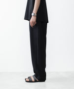 画像をギャラリービューアに読み込む, ATTACHMENT アタッチメントのPE STRETCH DOUBLE CLOTH BELTED WIDE TAPERED TROUSERS - BLACKの公式通販サイトsession福岡セレクトショップ
