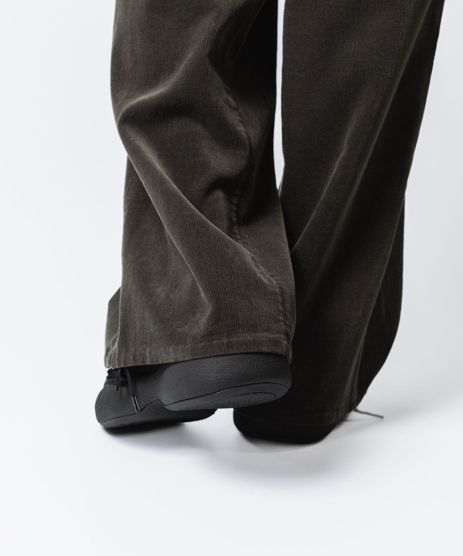 VEIN ヴェインのCOTTON JERSEY x RIPSTOP OVAL SOLE TRAINER - BLACKの公式通販サイトsession福岡セレクトショップ