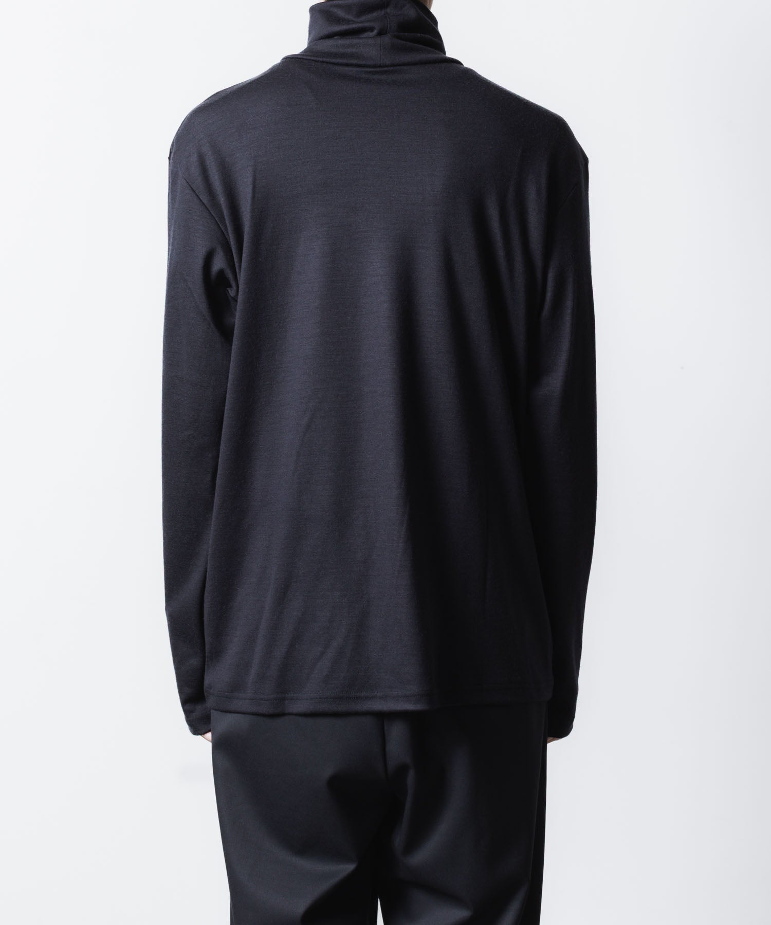 ATTACHMENT アタッチメントの1/60 WOOL SMOOTH HIGH NECK TURTLE L/S TEE - NAVYの公式通販サイトsession福岡セレクトショップ