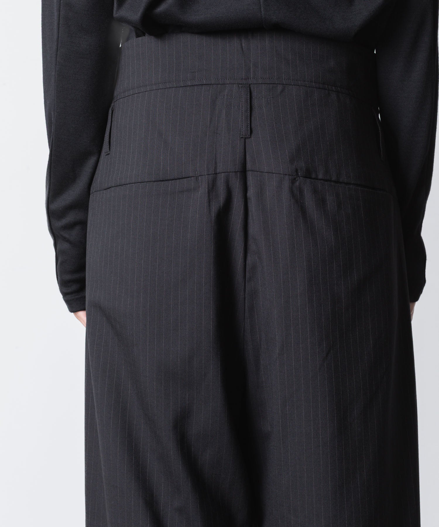 ATTACHMENT アタッチメントのT/W/SI STRETCH GABARDINE FLAP TROUSERS - S.BLACKの公式通販サイトsession福岡セレクトショップ
