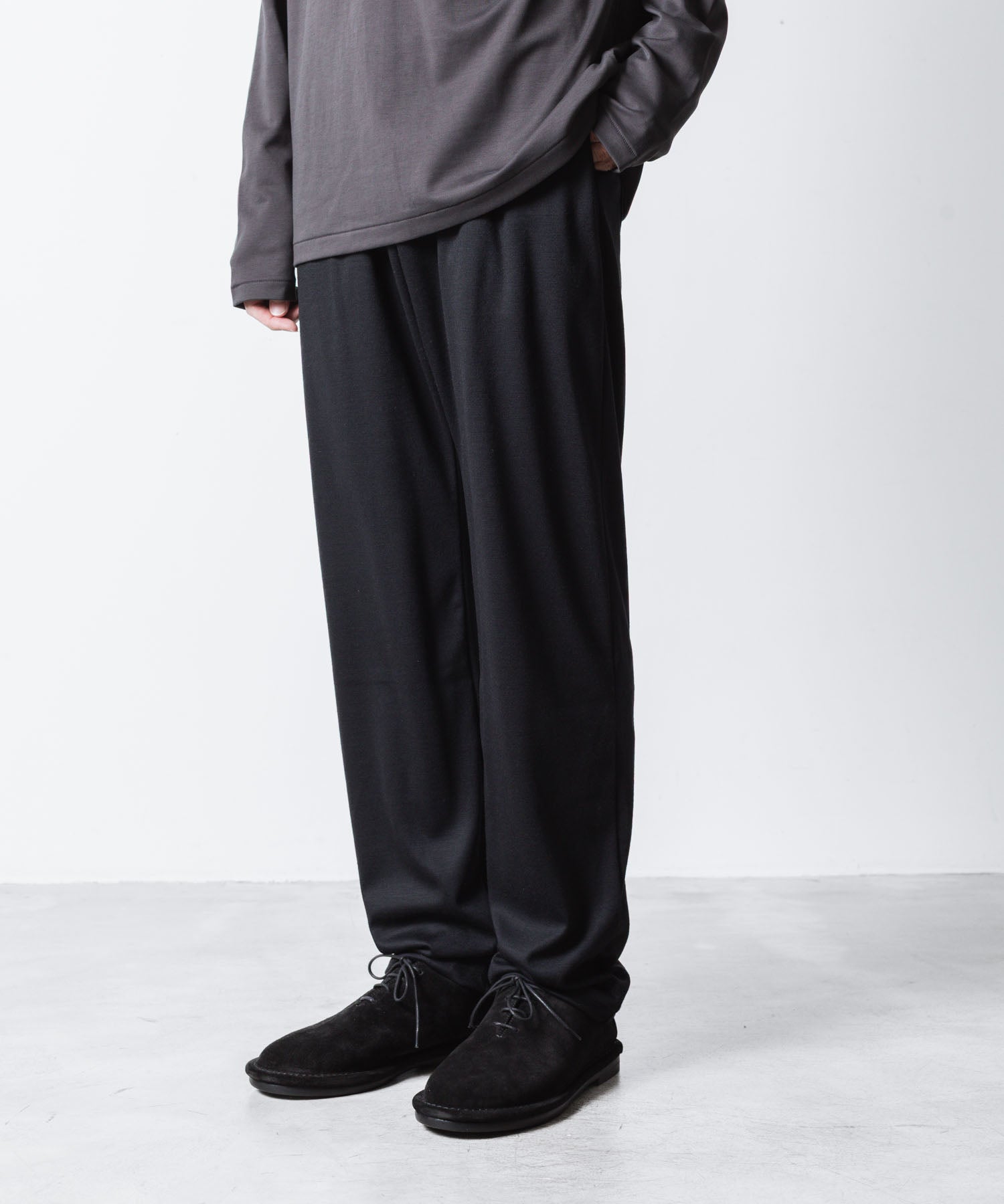 ATTACHMENT アタッチメントの1/60 WOOL SMOOTH SLIM FIT LOUNGE TROUSERS - BLACKの公式通販サイトsession福岡セレクトショップ