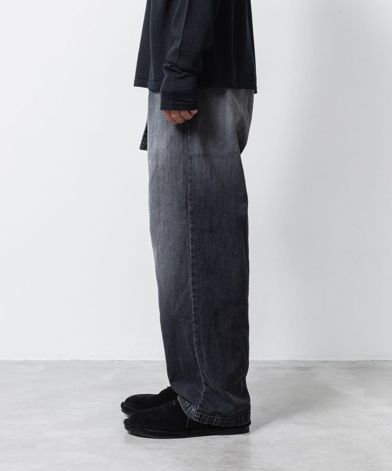 ATTACHMENT / EXCLUSIVE ITEMアタッチメントの11oz DENIM 1TUCK BELTED PANTS  - BLACKの公式通販サイトsession福岡セレクトショップ