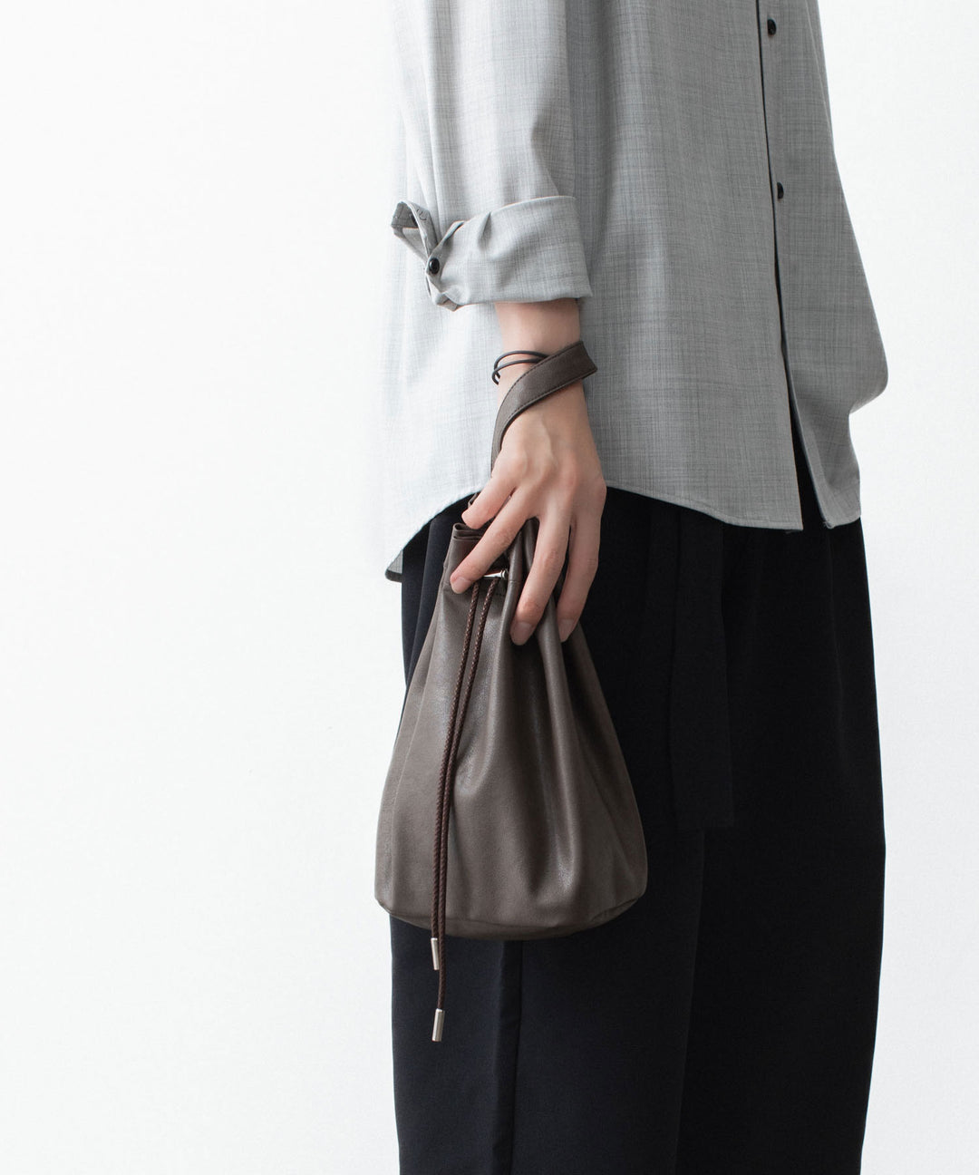 ATTACHMENT / EXCLUSIVE ITEMアタッチメントのSYNTHETIC LEATHER SMALL BUCKET BAG - D.BROWNの公式通販サイトsession福岡セレクトショップ