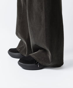 VEIN 】COW LEATHER NUBUCK OVAL SOLE TRAINER - BLACK | 公式通販