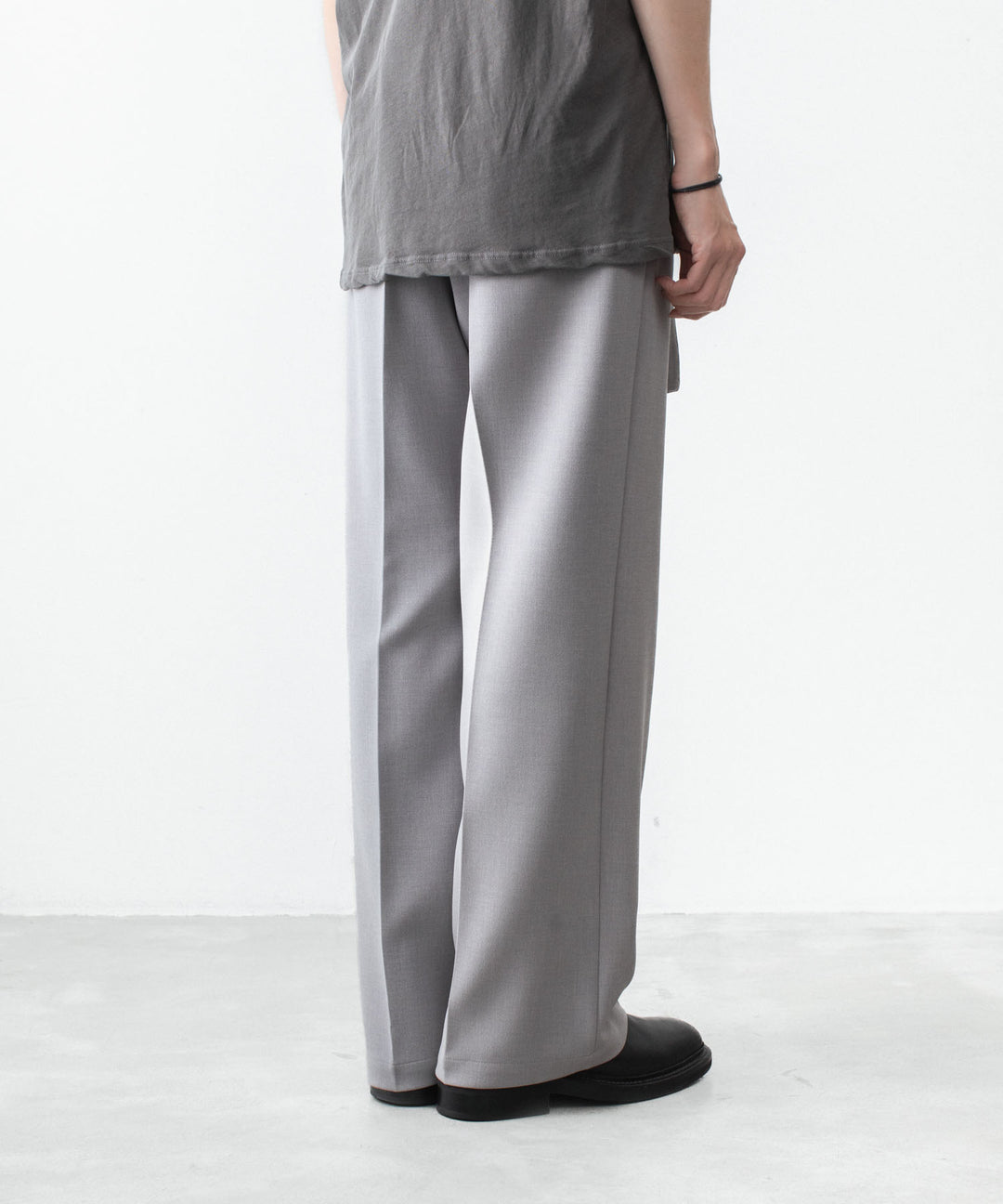 ATTACHMENT アタッチメントのPE STRETCH DOUBLE CLOTH BELTED STRAIGHT TROUSERS - L.GRAYの公式通販サイトsession福岡セレクトショップ