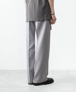 画像をギャラリービューアに読み込む, ATTACHMENT アタッチメントのPE STRETCH DOUBLE CLOTH BELTED STRAIGHT TROUSERS - L.GRAYの公式通販サイトsession福岡セレクトショップ

