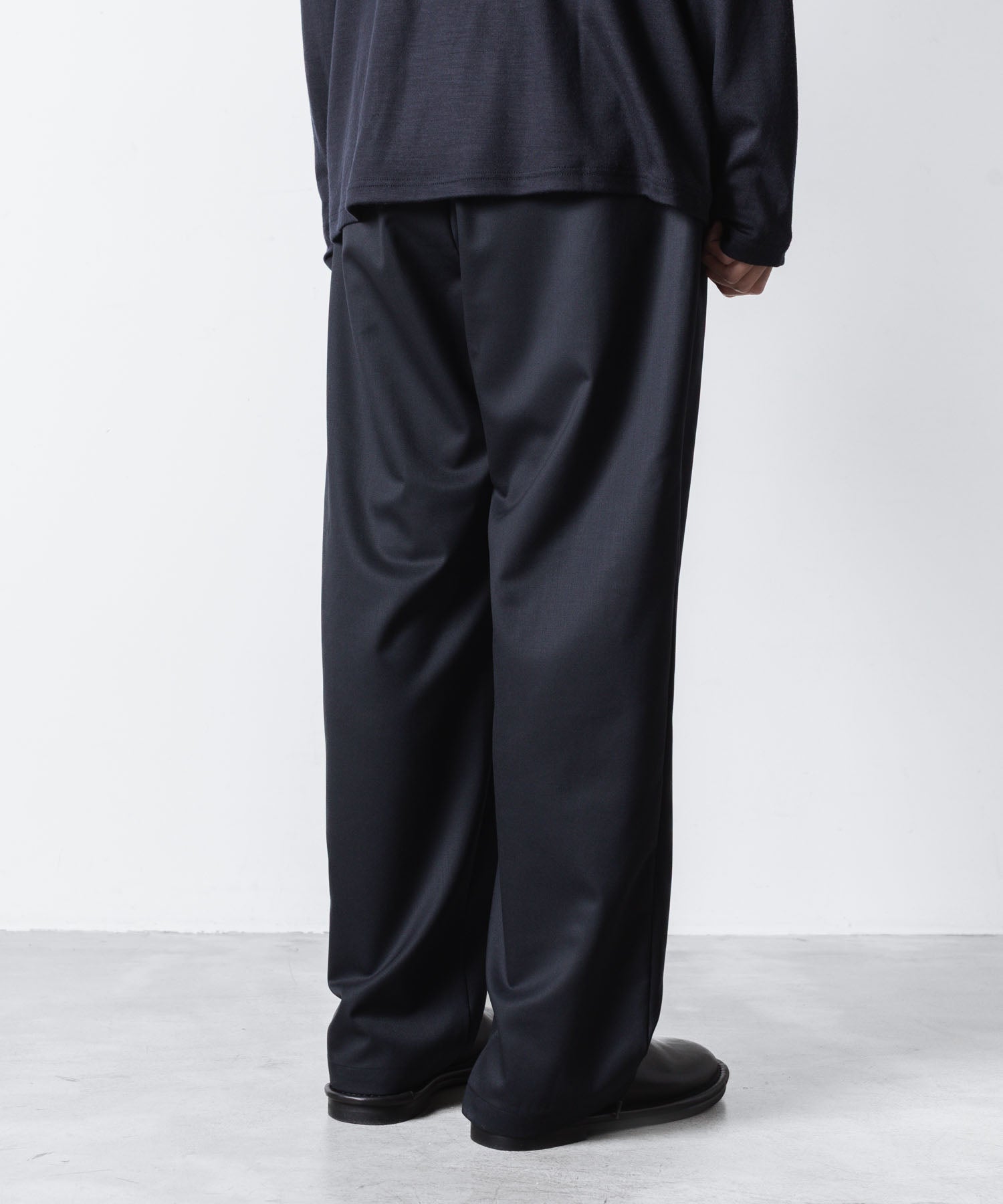 ATTACHMENT アタッチメントのT/W/SI STRETCH GABARDINE 1TUCK EASY TROUSERS - D.NAVYの公式通販サイトsession福岡セレクトショップ