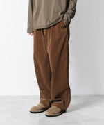 画像をギャラリービューアに読み込む, ATTACHMENT アタッチメントのFINX CO CORDUROY 1TUCK WIDE TROUSERS - CAMELの公式通販サイトsession福岡セレクトショップ
