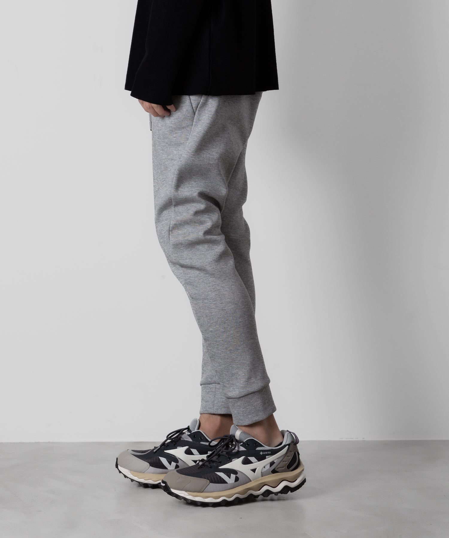 ATTACHMENT アタッチメントのCO/PE DOUBLE KNIT THREE DIMENSIONAL JOGGER PANTS - X.GRAYの公式通販サイトsession福岡セレクトショップ
