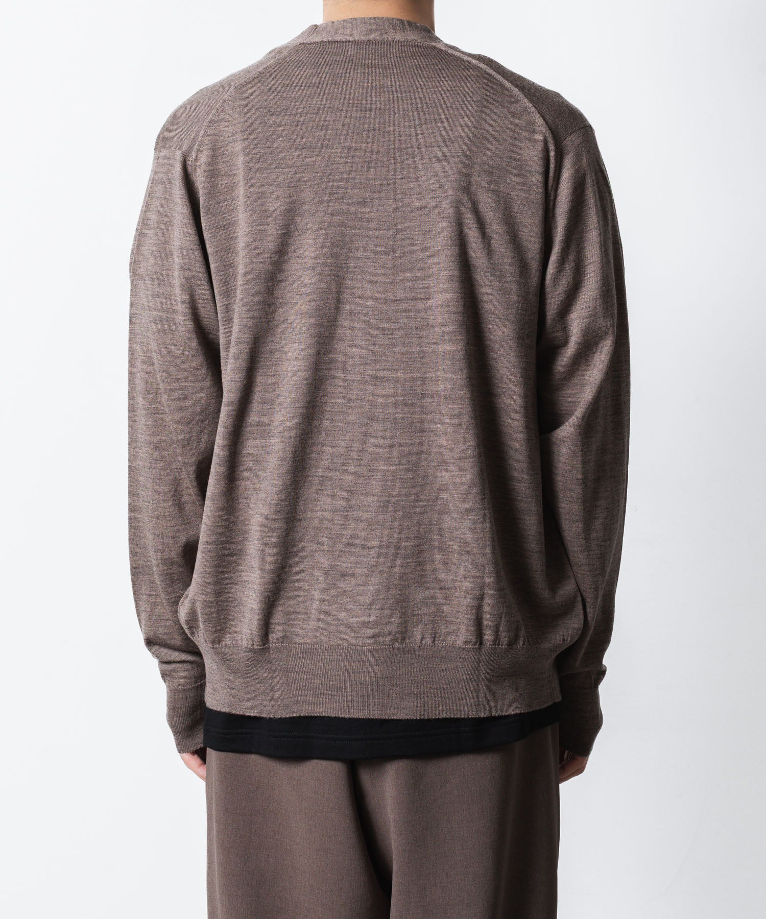 ATTACHMENT アタッチメント × JOHN SMEDLEYの× JOHN SMEDLEY MERINO EXTRAFINE BUTTONLESS V NECK CARDIGAN - D.CAMELの公式通販サイトsession福岡セレクトショップ
