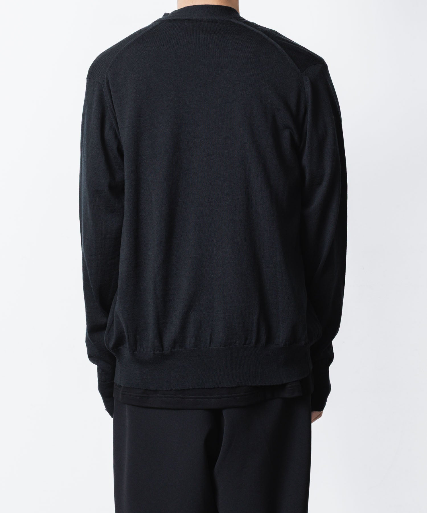 ATTACHMENT アタッチメント × JOHN SMEDLEYの× JOHN SMEDLEY MERINO EXTRAFINE BUTTONLESS V NECK CARDIGAN - BLACKの公式通販サイトsession福岡セレクトショップ