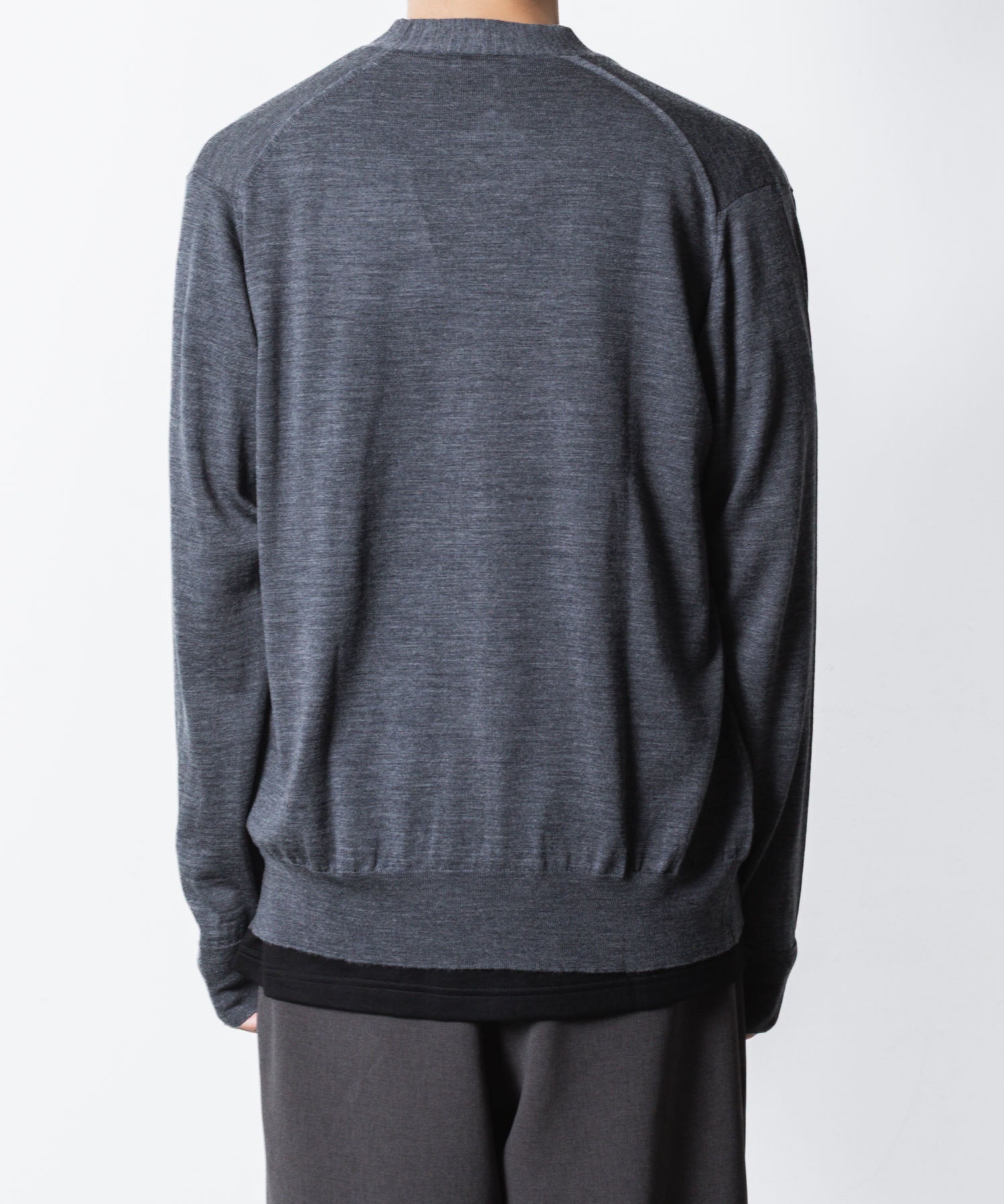 ATTACHMENT アタッチメント × JOHN SMEDLEYの× JOHN SMEDLEY MERINO EXTRAFINE BUTTONLESS V NECK CARDIGAN - D.GRAYの公式通販サイトsession福岡セレクトショップ