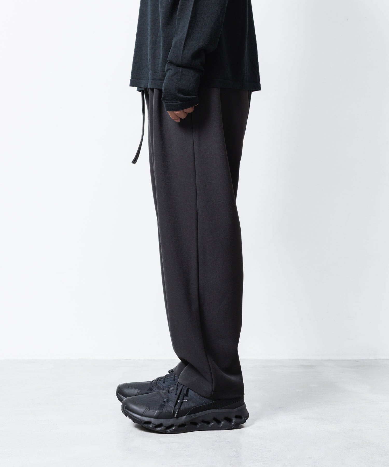 ATTACHMENT アタッチメントのPE STRETCH DOUBLE CLOTH BELTED WIDE TAPERD TROUSERS - D.GRAYの公式通販サイトsession福岡セレクトショップ