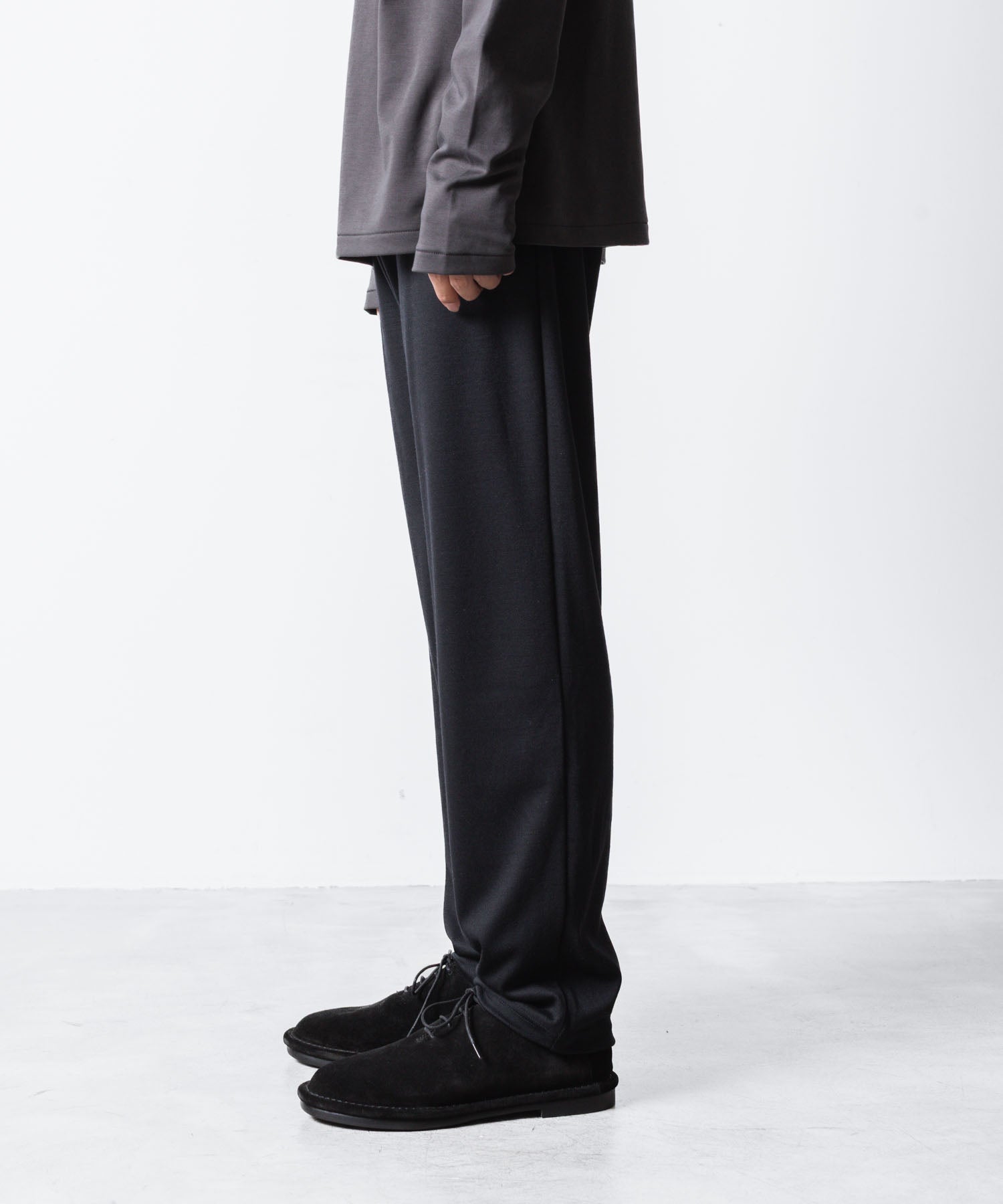 ATTACHMENT アタッチメントの1/60 WOOL SMOOTH SLIM FIT LOUNGE TROUSERS - BLACKの公式通販サイトsession福岡セレクトショップ