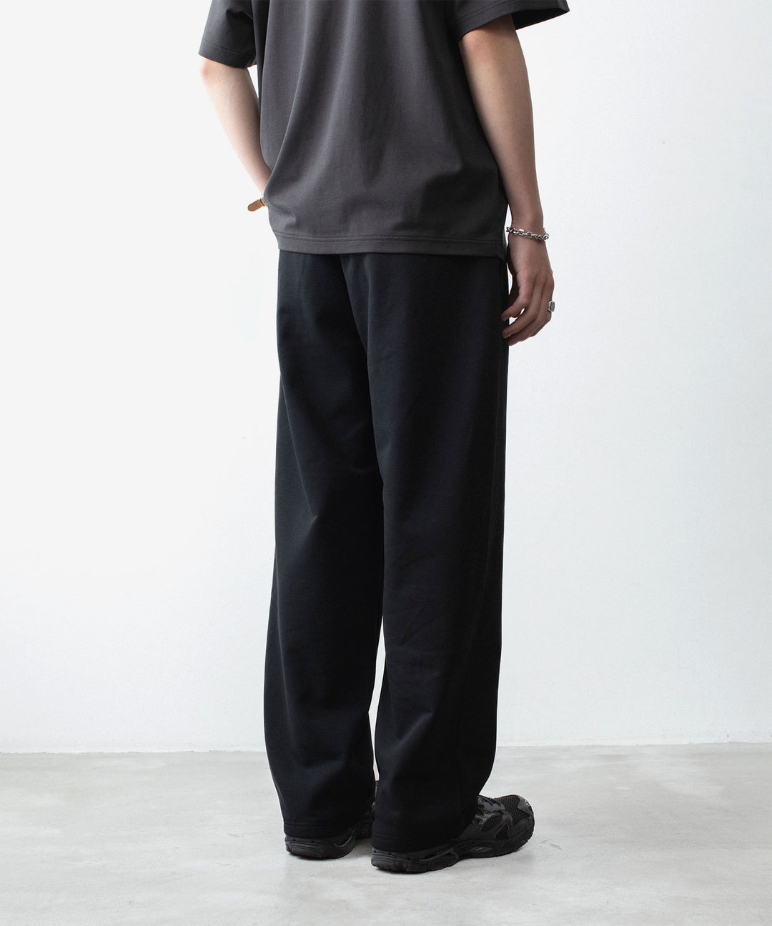 ATTACHMENT アタッチメントのCO STRETCH TERRY 1TUCK EASY TROUSERS - BLACKの公式通販サイトsession福岡セレクトショップ