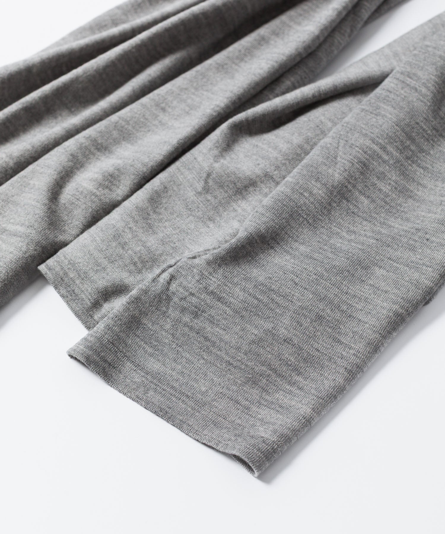 ATTACHMENT アタッチメント × JOHN SMEDLEYの× JOHN SMEDLEY MERINO EXTRAFINE WIDE STOLE - L.GRAYの公式通販サイトsession福岡セレクトショップ
