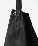 画像をギャラリービューアに読み込む, ATTACHMENT / EXCLUSIVE ITEMアタッチメントのSYNTHETIC LEATHER SMALL BUCKET BAG - BLACKの公式通販サイトsession福岡セレクトショップ
