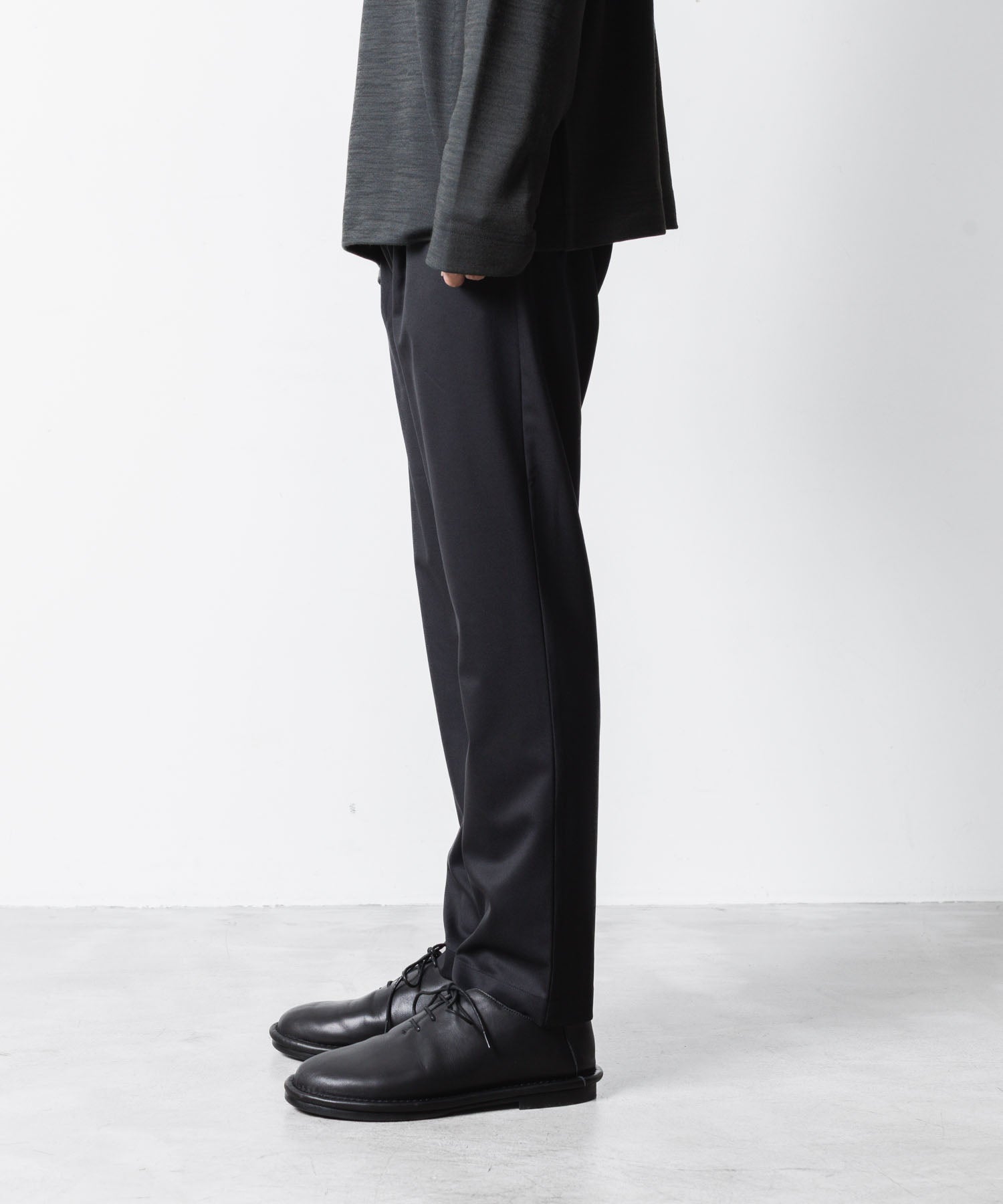 ATTACHMENT アタッチメントのT/W/SI STRETCH GABARDINE REGULAR FIT EASY TROUSERS - BLACKの公式通販サイトsession福岡セレクトショップ